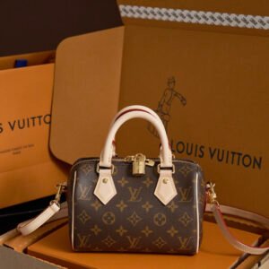 Regent Chain Shoulder Bag