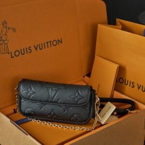 The Ornate Shell Clutch